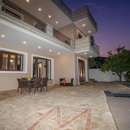 Artemis Oasis With Private Pool * Khartáta